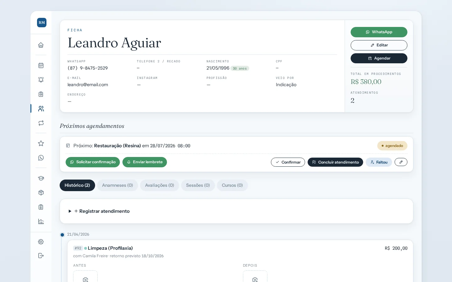 Prontuário do paciente com histórico e fotos de antes e depois